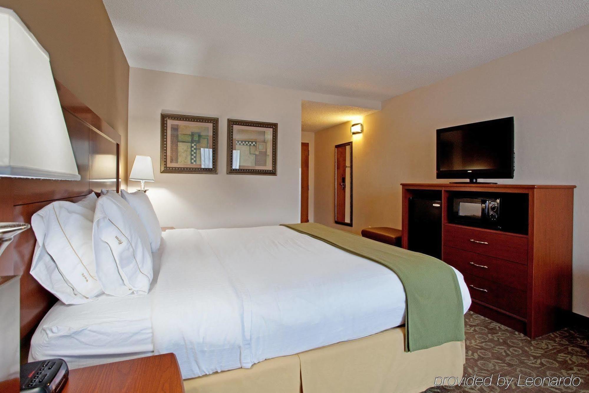 Express By Ihg Hotel 2*