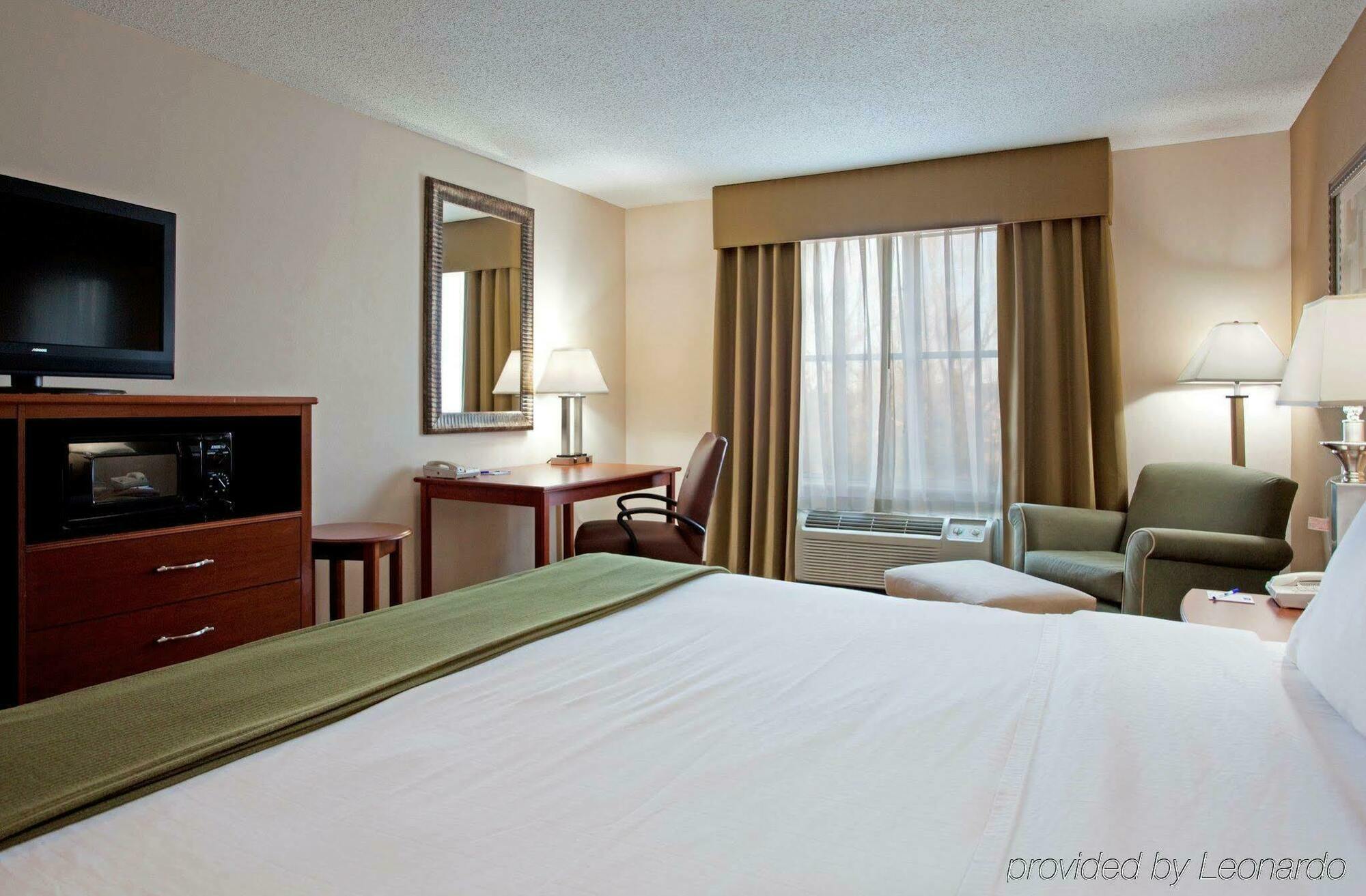 Express By Ihg Hotel 2*