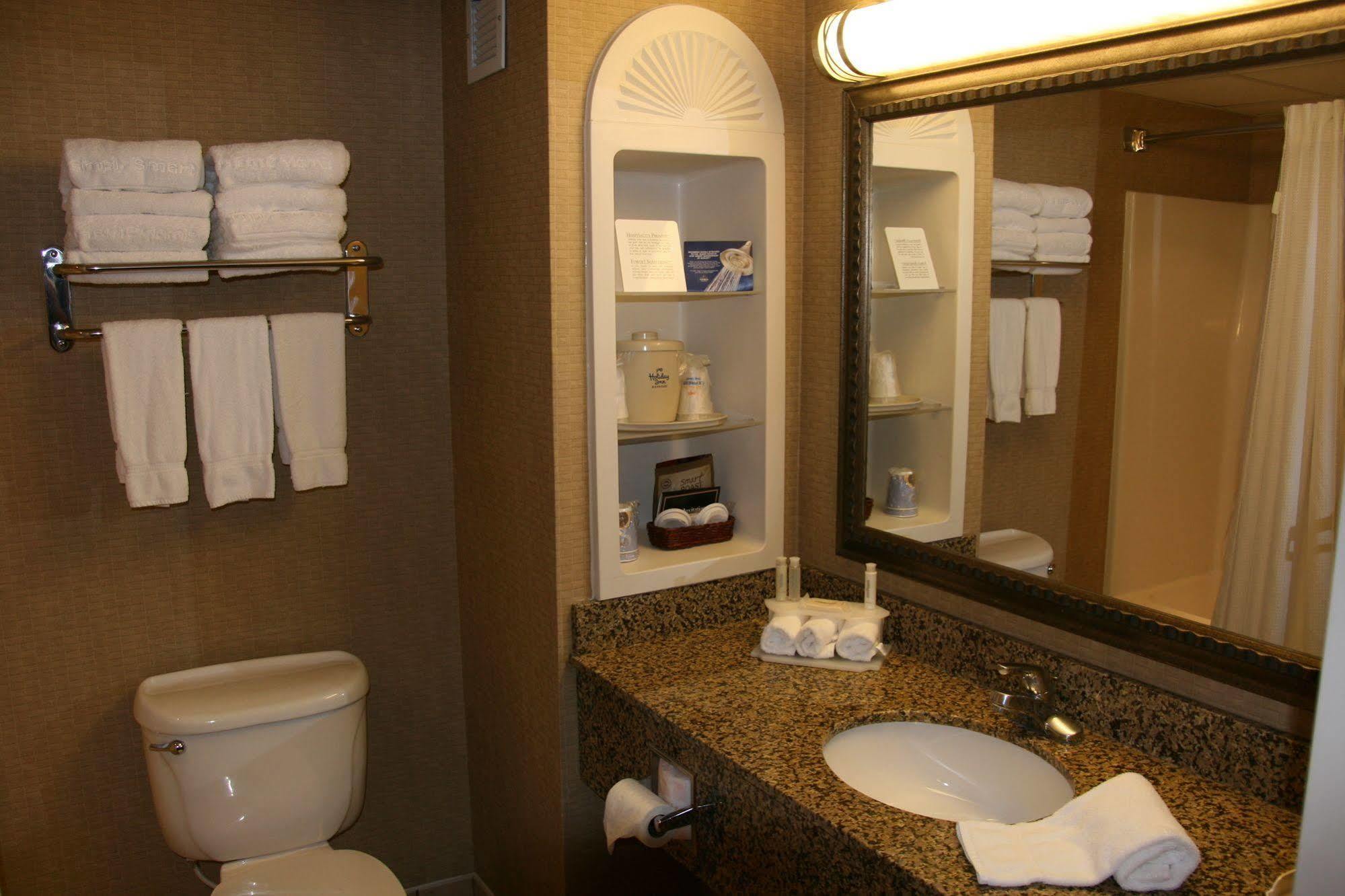 Express By Ihg Hotel 2*